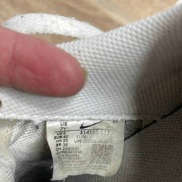 Nike Air Force 1 Unisex Youth Sneakers White on White Leather Basketball Size 7Y - Picture 10 of 11